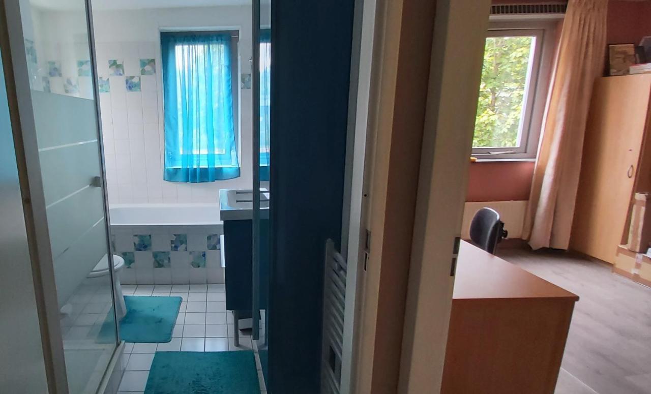 Spacious With Free Parking Homestay *